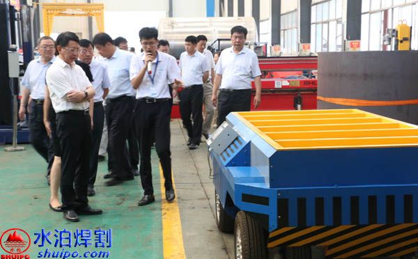 AGV機器人持續(xù)火熱,新領(lǐng)域帶來發(fā)展新機遇,水泊焊割自主研發(fā)的AGV小車 AGV機器人持續(xù)火熱,新領(lǐng)域帶來發(fā)展新機遇,水泊焊割自主研發(fā)的AGV小車