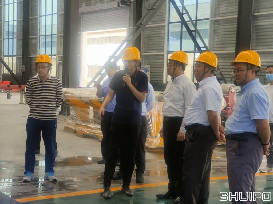 山東省科學院激光研究所所長賈中青、山東省機械設計研究院院長林江海帶領激光、高端裝備領域專家一行9人到水泊焊割實地調研2